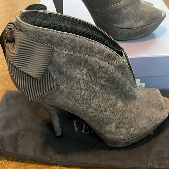 Vera Wang Granite Suede Leather Royce Peep Toe Bow  Platform Ankle Booties - Picture 4 of 12